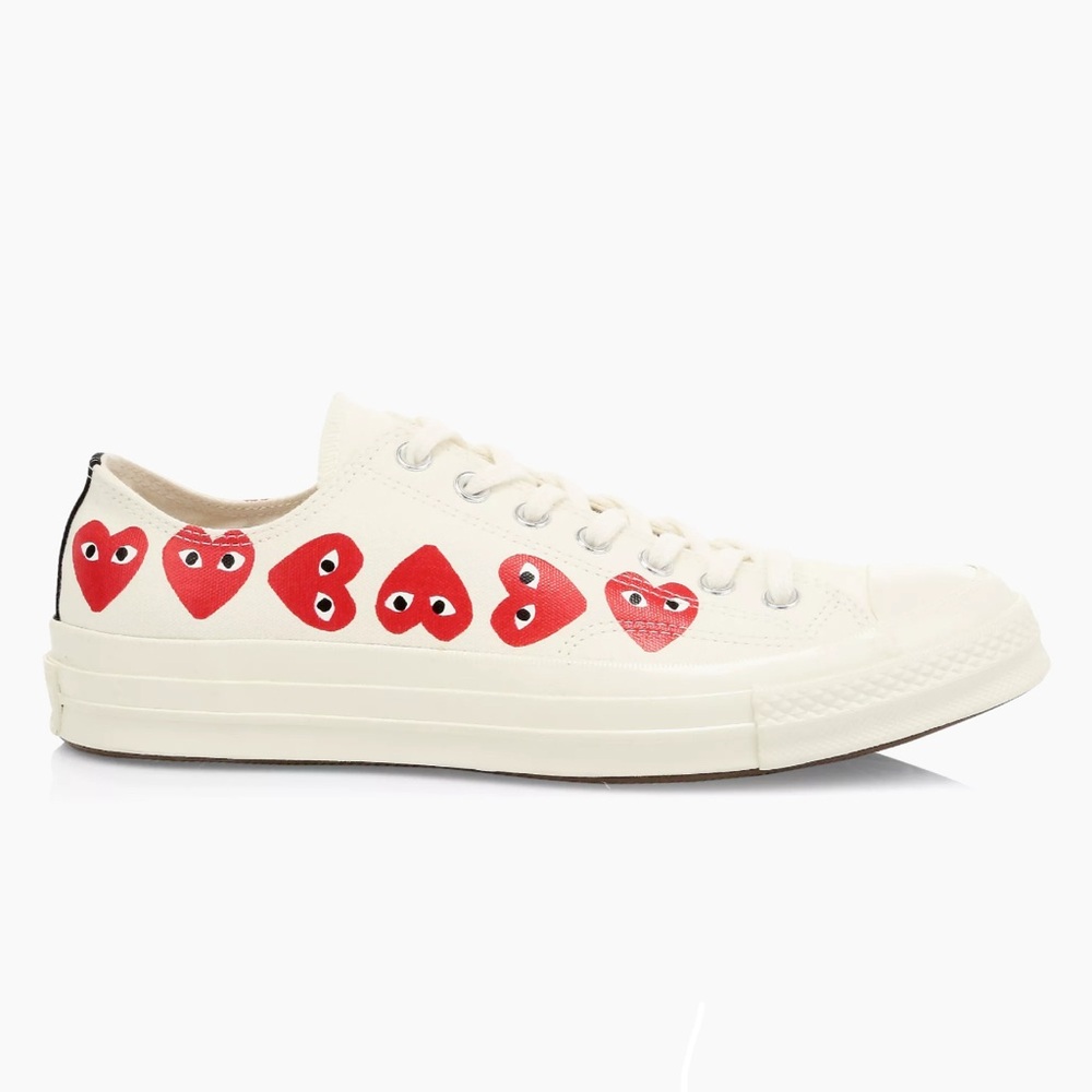 Comme des Garçons PLAY
CdG PLAY x Converse All Star Heart Low-Top Sneakers